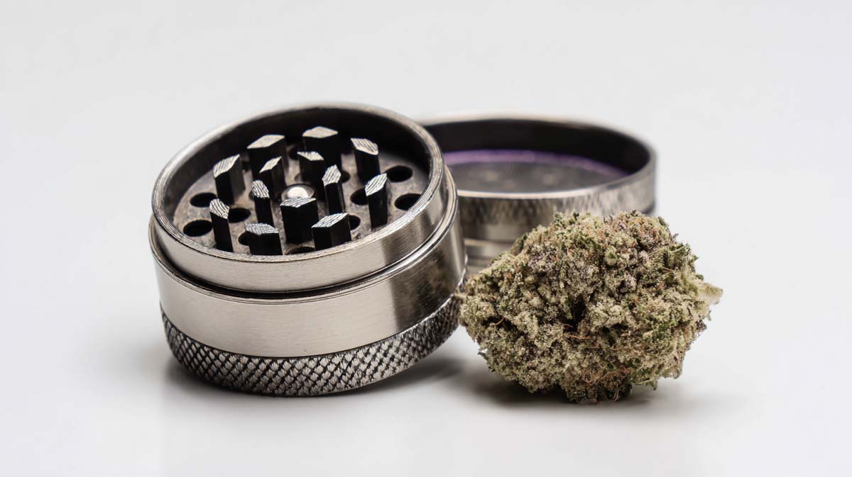 grinder-metall-edelstahl-bud-cannabis-weed-zubehor-tipps-erfahrung-kaufenn-anbieter-hersteller